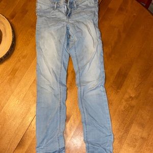 Light-washed skinny jeans